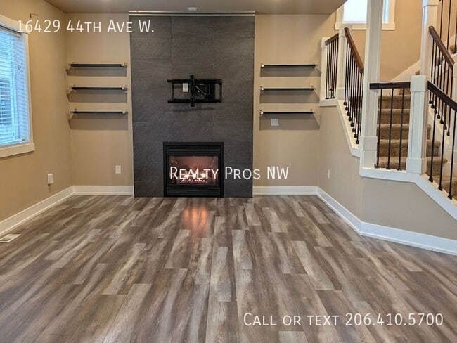 Building Photo - 16429 44th Ave W