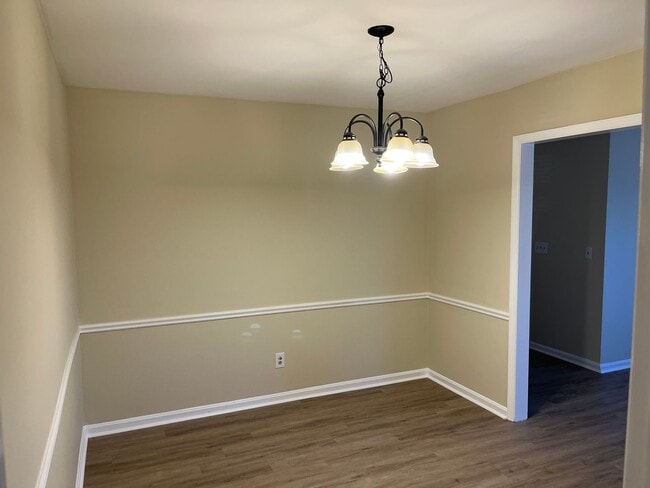 Building Photo - **AVAILABLE NOW**3 bedroom / 2 bathroom Ho...