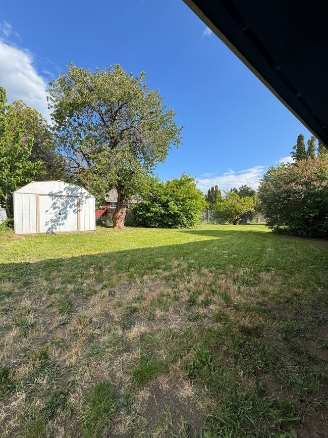 Building Photo - Spacious 5 Bedroom Rental by Park