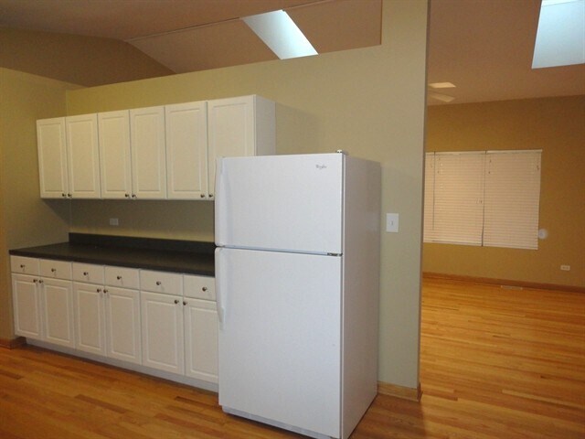 Building Photo - 4312 E Lake Shore Dr