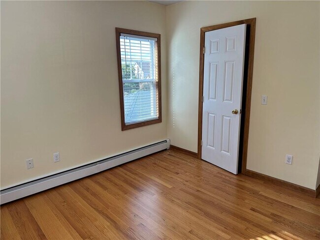 Building Photo - 471 Wood St