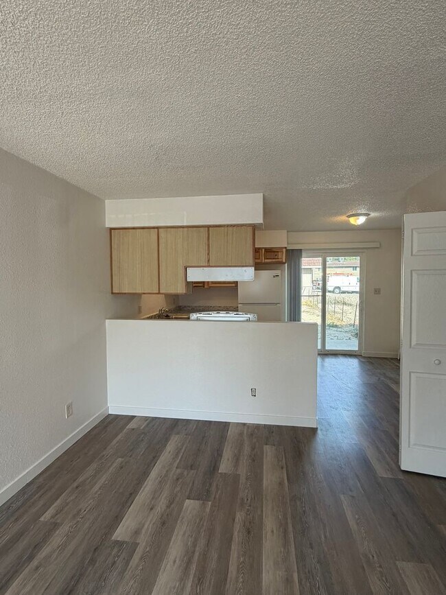 Building Photo - 460 Topaz Dr