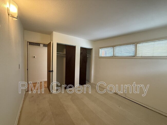 Building Photo - 4978 E 26th St