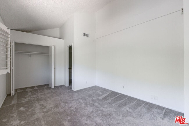 Building Photo - 1709 Cam De Villas