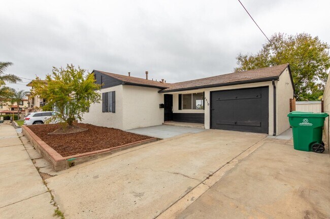 Building Photo - 4810 Iroquois Ave