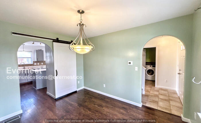 Building Photo - 5300 Folsom Dr