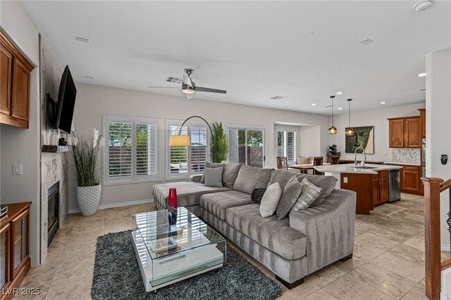 Building Photo - 275 Spectacular St