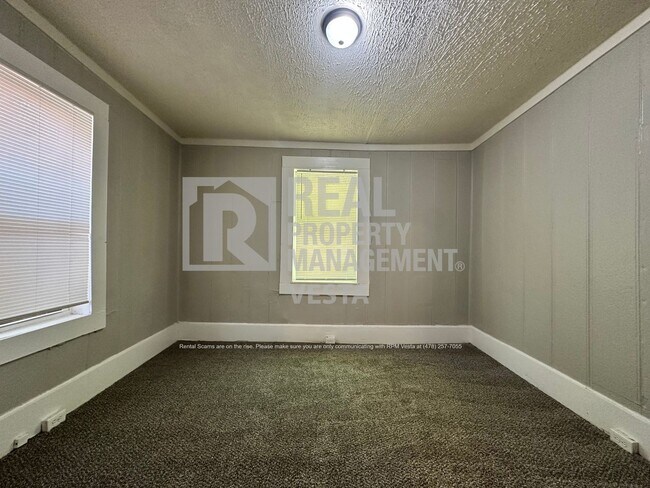 Building Photo - 1596 Burton Ave