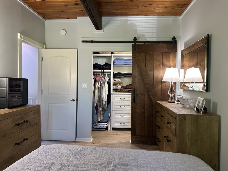 Main bedroom - 1846 N Hudson Ave