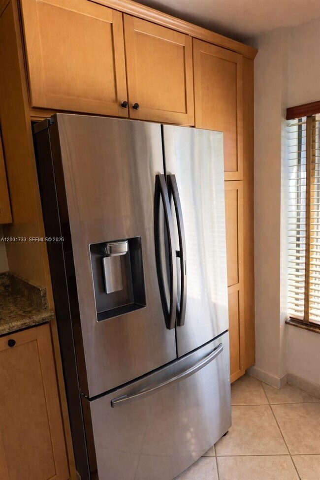 Building Photo - 2661 NE 164th St