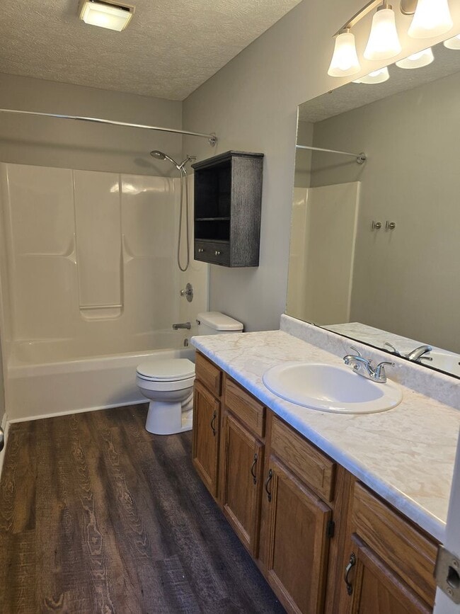 Building Photo - NEW LISTING!!!!!