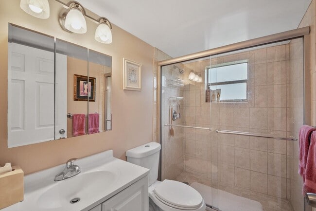 Building Photo - 677 Normandy Ln