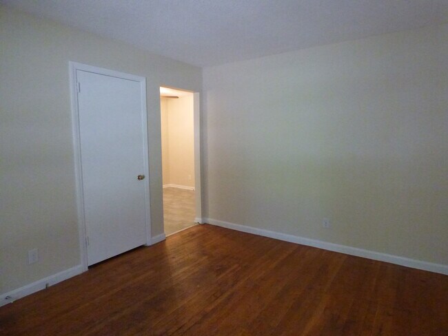 Building Photo - ORR731/733