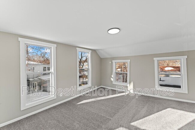 Building Photo - 811 N 10th St