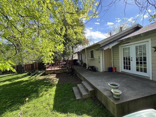 Building Photo - 2713 Halbert St