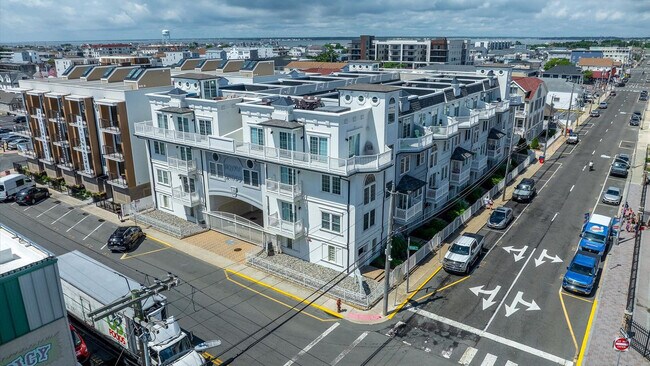 Building Photo - 15 Sumner Ave