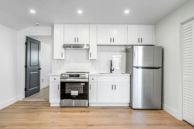 Building Photo - 406 Sierra Ave