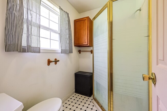 Building Photo - 8 Vick Rd