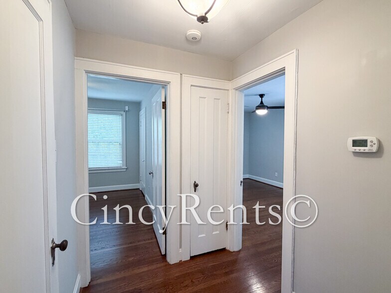Building Photo - 3434 Ault View Ave