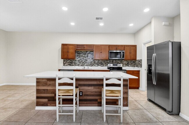 Building Photo - 2833 Troubadour St