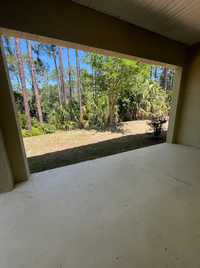 Building Photo - Charming 3 bedroom, 2 bathroom dulplex loc...