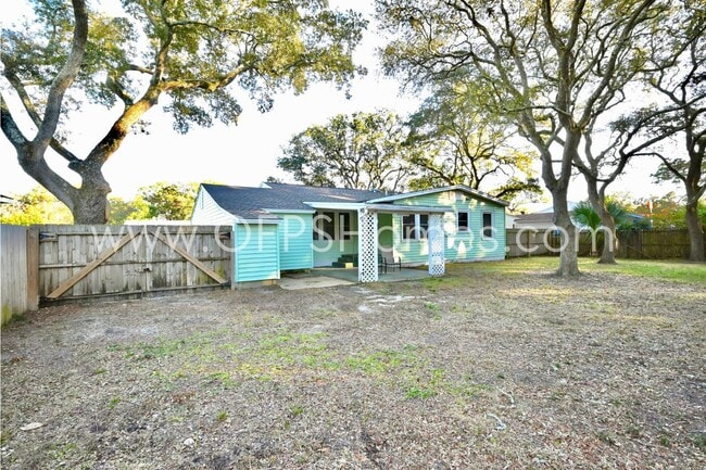 Building Photo - 305 Okaloosa Rd NE