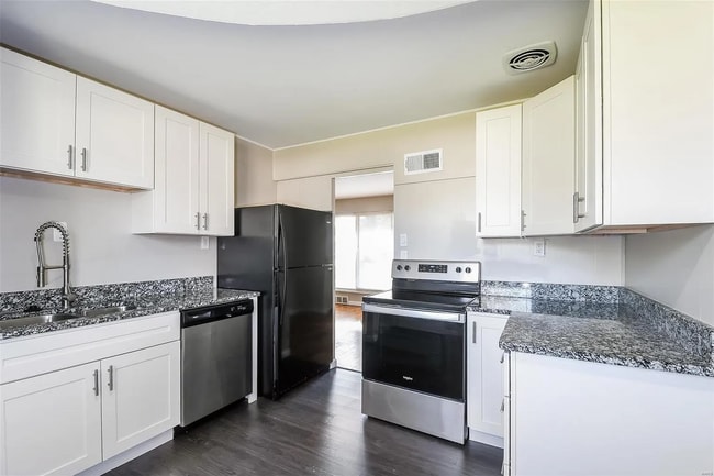 Building Photo - 745 Northmoor Dr