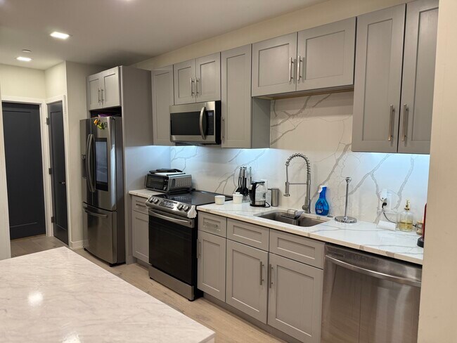 Building Photo - 1355 Bryant St NE