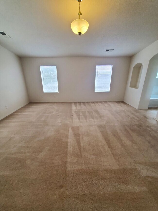 Building Photo - Stunning 2 story 2575 sq ft home- New Carpet