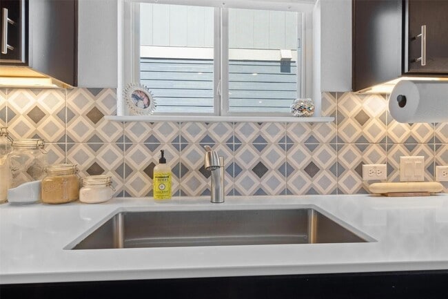 Building Photo - 6809 Ellsworth Walk