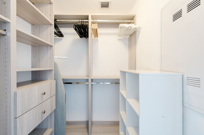 Building Photo - 101 NE 34th St