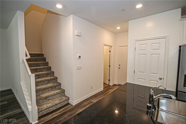 Building Photo - 20 Barbara Ln