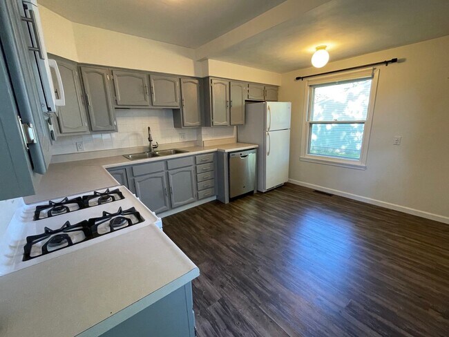 Building Photo - Gorgeous 4BR/2BA Home with Finished Lower ...