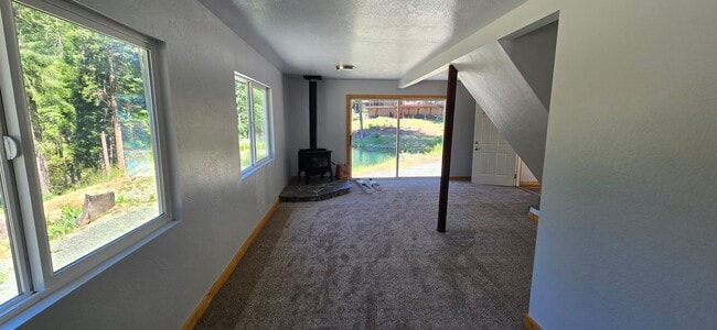 Building Photo - 10660 Valencia Rd