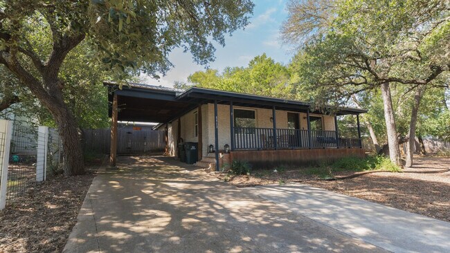 Building Photo - 9900 La Jolla Dr