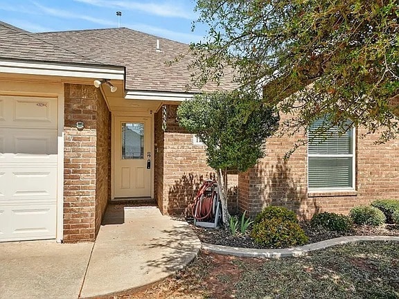 Building Photo - Comfy 4-Bed Midland Home with all appliances, backyard, attached garage, 6 min to grocery store