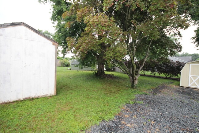 Building Photo - Beautiful Updated little rancher with nice yard!