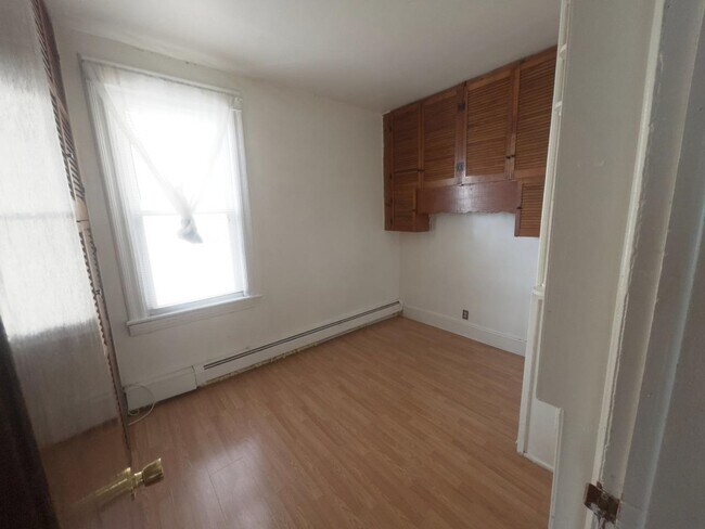 Building Photo - 17 E 48th St