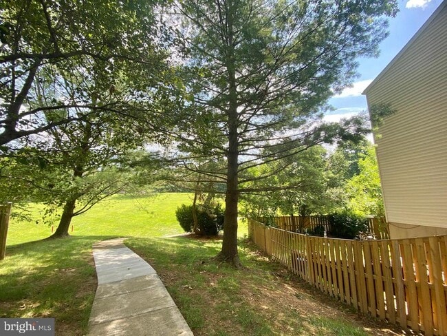 Building Photo - 7351 Crestleigh Cir