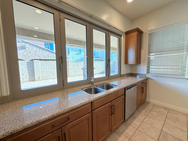 Building Photo - 9541 E Theia Dr