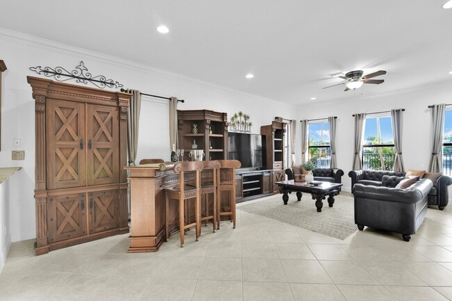 Building Photo - 10703 Versailles Blvd