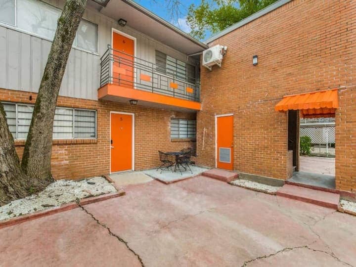 Building Photo - 805 Colquitt St
