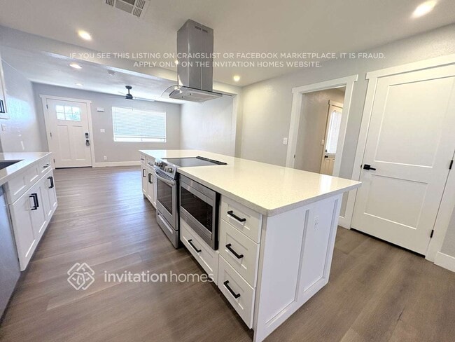 Building Photo - 856 E 9th Ave