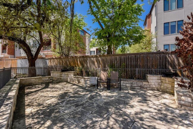 Building Photo - 3204 Menchaca Rd