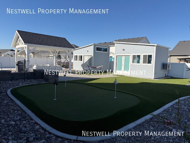 Building Photo - 3848 Safflower Dr