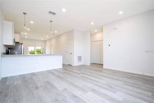 Building Photo - 835 Colville Dr