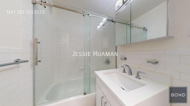 Building Photo - 96 Fifth Avenue-7HI