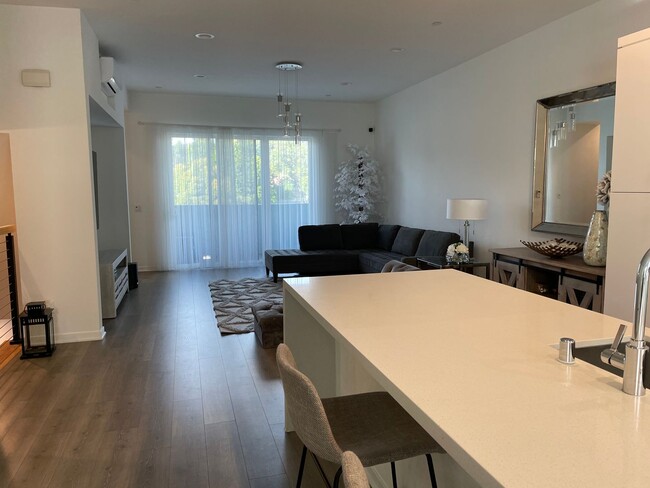Building Photo - New Construction Town Home in Brea