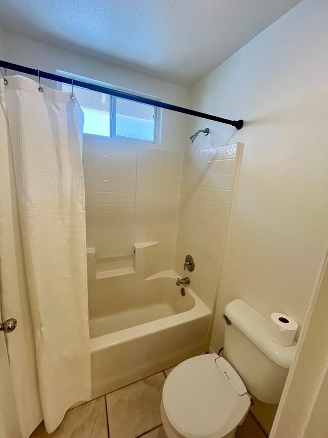 Building Photo - Aviara 4 BD, 3BA in gated community