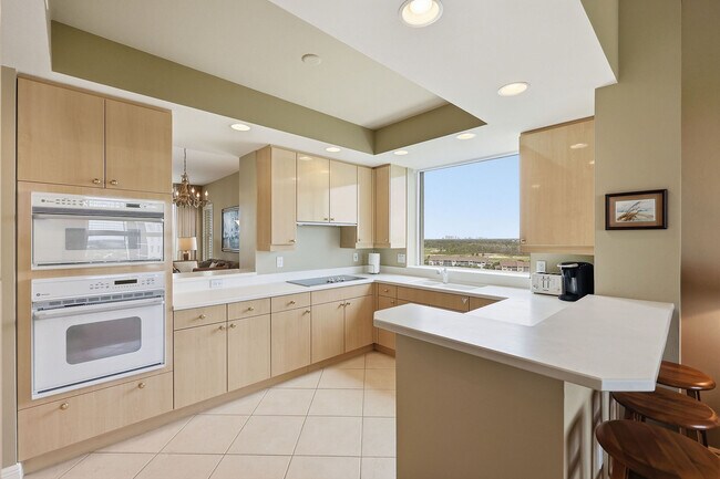 Building Photo - 420 Cove Tower Dr